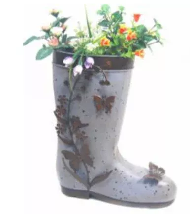 Backyard Expressions – Rain Boot Planter