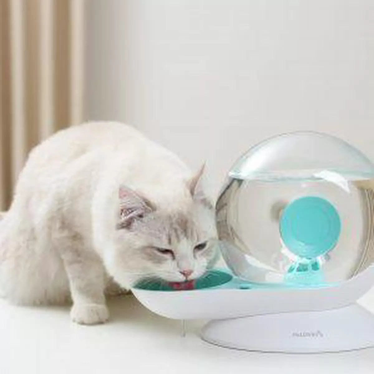 McLOVIN’s Gravity Pet Waterer, Blue