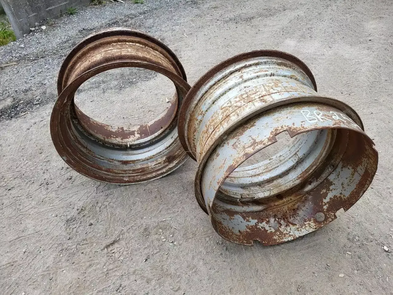 Used Unverferth 16X30 Rims
